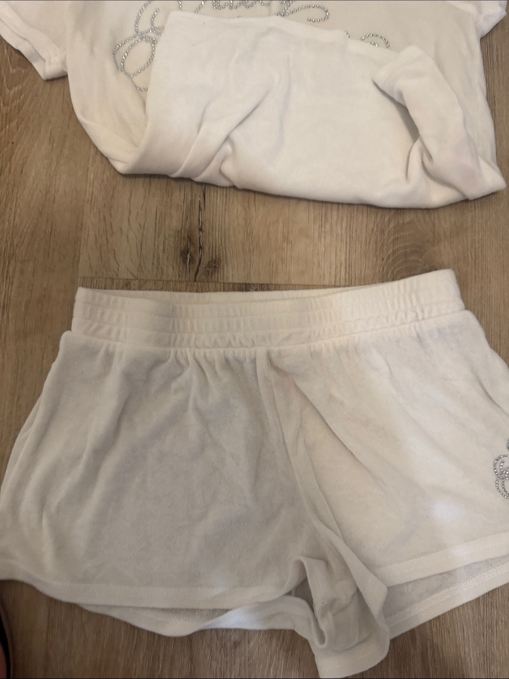 Juicy Couture White Tee and Shorts Set with Rhinestone Logo - Picture 4 of 4